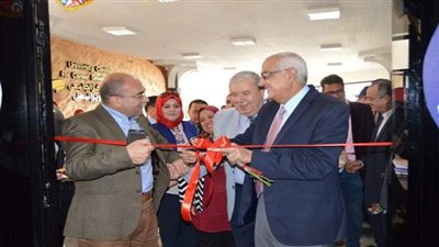 بالصور.. افتتاح المعرض الدائم للطلاب بجامعة المنصورة