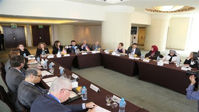 وزير التعليم العالى يبحث آليات التعاون العلمى والبحثى مع وفد رفيع المستوى من الجامعات الأمريكية