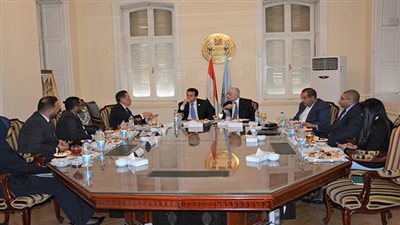 وزير التربية والتعليم يلتقي رئيس مجلس إدارة شركة السيفير للنشر العلمي