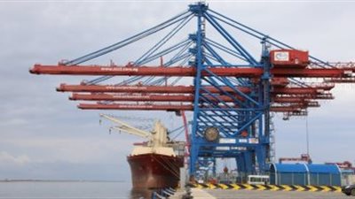 تداول 25 سفينة بضائع وحاويات بموانئ بورسعيد
