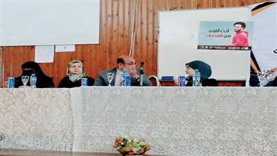 انت اقوى من المخدرات ندوة بكلية التجارة جامعة السويس