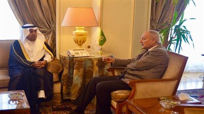 رئيس البرلمان العربي يجتمع مع الأمين العام لجامعة الدول العربية 