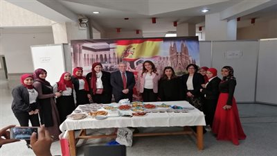 كلية الاداب جامعة حلوان تنظم ملتقى الشعوب  