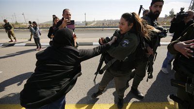 إسرائيل تفرض طوقا أمنيا على الضفة الغربية وغزة