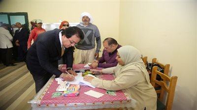 وزير التعليم العالي يدلي بصوته في الاستفتاء على التعديلات الدستورية