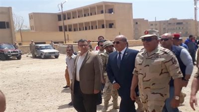  قائد الجيش يتفقد سير عملية الاستفتاء.. ومحافظ السويس يتابع عمل غرفة العمليات
