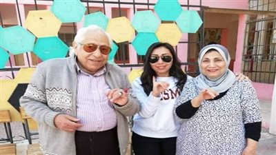 شيماء الشايب وفاطمة عيد تدليان بأصواتهن في الاستفتاء على التعديلات الدستورية 