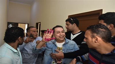 حكيم يدلي بصوته في  الشيخ زايد 