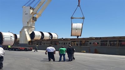 وصول 1722 طن مواسير لميناء سفاجا