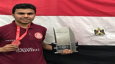  قيادات التعليم بالسويس تودع اول طالب للمشاركة فى بطولة الروبوت العالمية  المقامة بامريكا