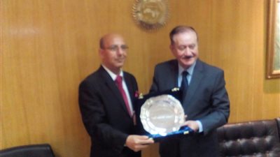 شاهد| الاتحاد العربي للتأمين يكرم الصحفي عاطف فهيم 