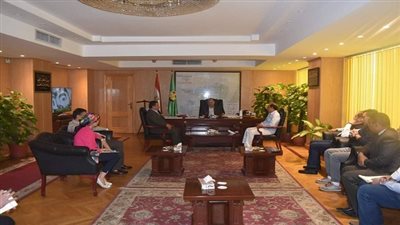 محافظ الفيوم يبحث مع إحدى شركات الاستثمار إقامة مشروع صناعى متكامل  بكوم أوشيم 
