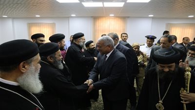 بالصور.. قيادات السويس تهنىء الاخوة الاقباط  بعيد القيامة المجيد