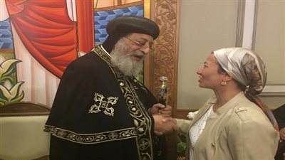 وزيرة البيئة تزور الكاتدرائية المرقسية وتهنيء البابا تواضروس بعيد القيامة المجيد 