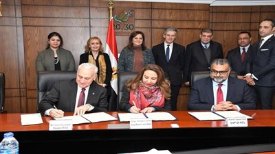 بروتوكول تعاون بين وزارة التخطيط والجامعة الأمريكية بالقاهرة وجامعة كينجز بلندن