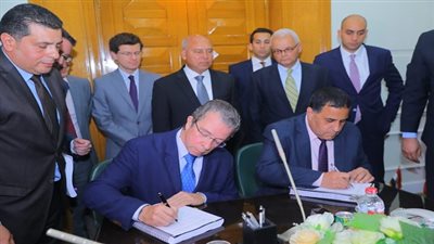 وزير النقل.. توقيع عقد توريد 6 قطارات سكة حديد مكيفة جديدة للركاب