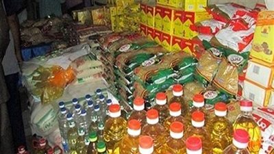 الداخلية تصادر 154 ألف طن سلع تموينية قبل بيعها بالسوق السوداء