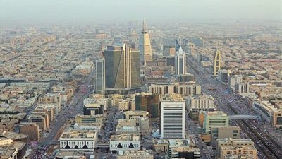 وكالات تصنيف عالمية تشيد بالإصلاحات المالية والارتفاع الكبير في الإيرادات غير النفطية بالسعودية