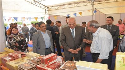 محافظ الجيزة يفتتح معرض سوبر ماركت 