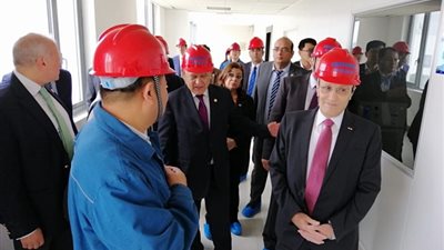 العصار في جولة بالشركات الصينية لإقامة مشروع إنتاج ألواح الطاقة الشمسية 