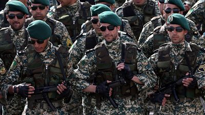 إيران توقع مذكرة تفاهم للتعاون العسكري مع العراق