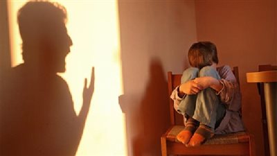 هنا التفاصيل.. تصرف يدمر حياة أطفالك