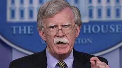 مستشار ترامب للأمن القومي يدعو للانقلاب على مادورو