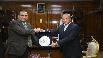 بالصور.. مدير ميناء سفاجا  فى جولة بمحافظات الصعيد لتعظيم الاستفادة من ميناء سفاجا فى قطاع الاستثمار