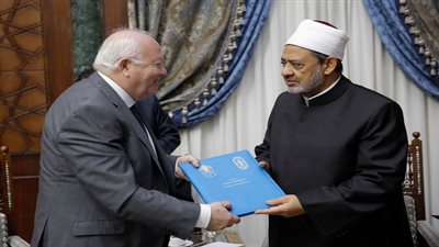 الإمام الأكبر: الأزهر يمد يده لكل المبادرات التي تخدم السلام