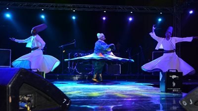 بالصور.. بدء حفل طلاب أكاديمية الفنون بـ 