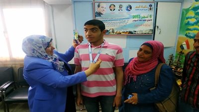 تعليم السويس تكرم الطالب المتميز في مسابقة تحدي القراء العربية بمدرسة النور للمكفوفي