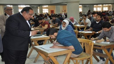 رئيس جامعة حلوان يتابع سير امتحانات الفصل الدراسي الثاني للعام الجامعي 