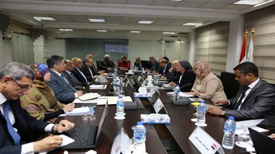 العصار وفؤاد وشعراوي والتراس يناقشون الملامح النهائية لمنظومة المخلفات الجديدة 