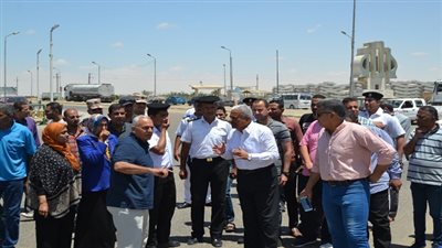  محافظ السويس يتفقد ميدان الشهيد حسني عويس بالنفق