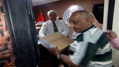 رئيس حى البساتين: توزيع ١٠٠ حقيبة رمضانية علي أهالى حى البساتين