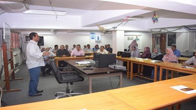 تنظيم دورة للعاملين بالمشتريات والمخازن بجامعة سوهاج