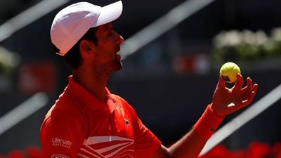 دجوكوفيتش إلى نصف النهائي بانسحاب منافسه في دورة مدريد