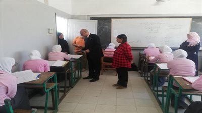 بالصور.. وكيل صحة السويس يتفقد لجان امتحانات مدارس التمريض الفنية