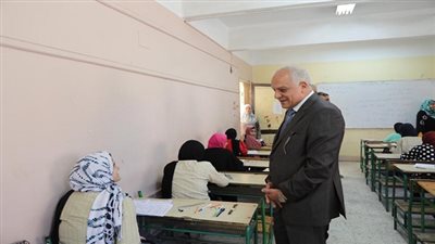 محافظ الجيزة يتفقد لجان امتحانات الاعدادية ببولاق والدقى