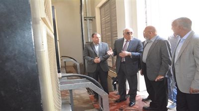 محافظ الجيزة يتابع تجارب التشغيل الاولية واخذ العينات بمحطة مياه جزيرة الدهب