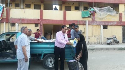 مستقبل وطن بالسويس يوزع مواد غذائية على المواطنين بمناسبة شهر رمضان