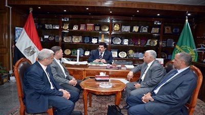 محافظ القليوبية يستقبل أعضاء لجنة التفتيش والرقابة بوزارة التنمية المحلية