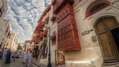 ولي العهد السعودي يدعم ترميم 56 مبنى في 