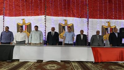 بالصور .. محافظ السويس يفتتح الملعب الخماسي بمنطقة البراجيلي