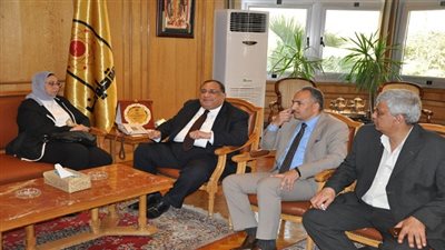 زيارة مفاجئة لرئيس جامعة حلوان لمستشفى بدر عقب اجتماع تنسيقي مع مجلس أمناء المدينة