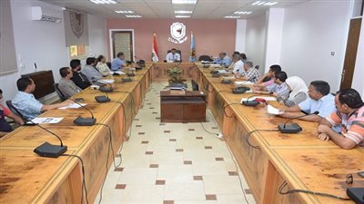 امين عام جامعة سوهاج يجتمع مع الوطنية لإنشاء مبنى الطوارئ بالجامعة