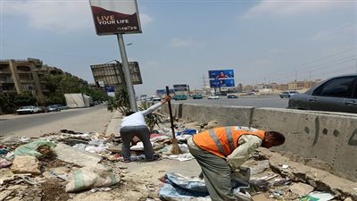 ضياء: رفع مخلفات القمامة من شارع الخمسين بزهراء المعادى