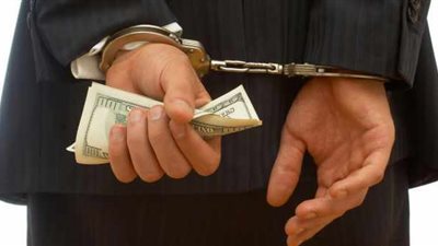 مكافحة جرائم الاموال العامة تلقى القبض على أحد النصابين بسوهاج