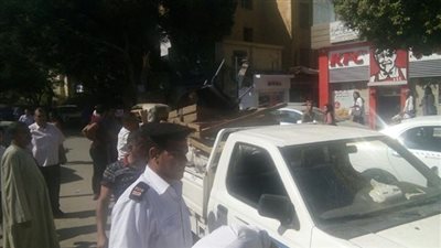 حملـة ليليـة لــرفــع الاشغالات والباعة الجائلين بشوارع زهراء المعادى