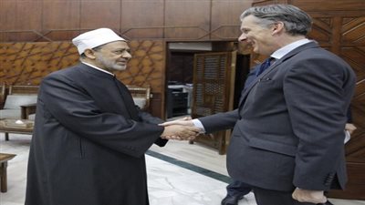الإمام الأكبر: الأزهر حريص على انفتاح أبنائه على اللغات والثقافات المختلفة